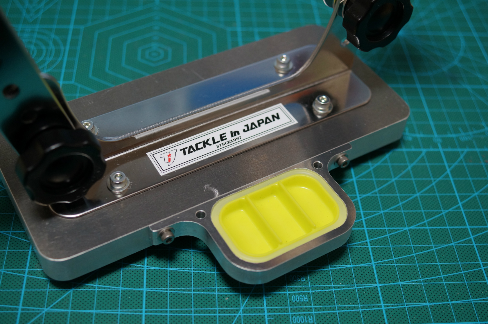 DIYでつくる！ TACKLE in JAPAN(タックルインジャパン) アユプロ用の自作アルミ台座に小物入れを追加！ Zero Metal 